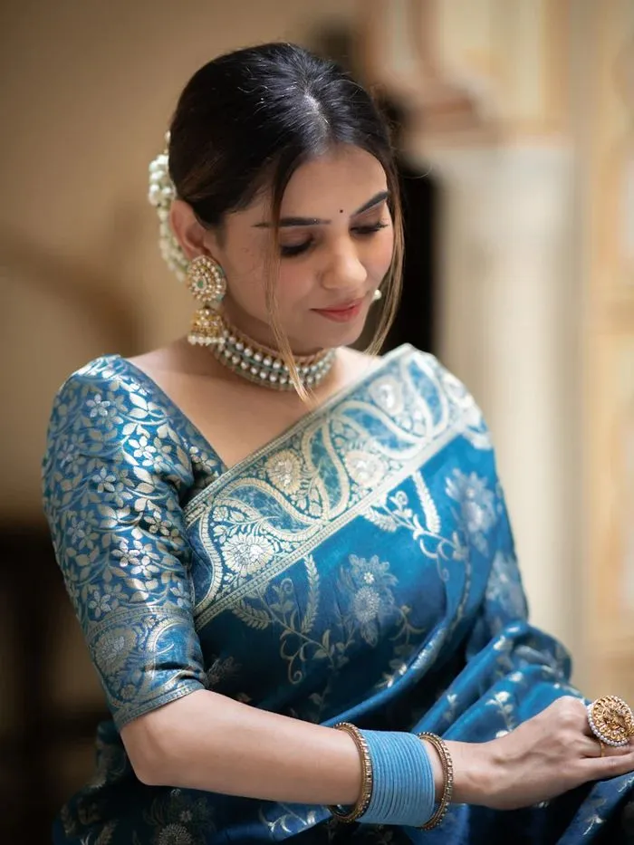 Eclat Rama Soft Silk Saree With Embrocation Blouse Piece