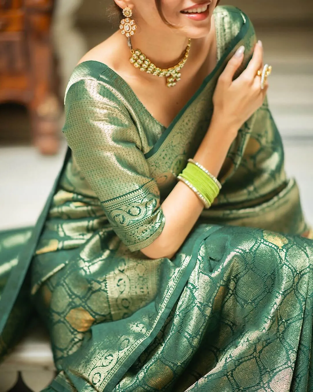 Exquisite Green Soft Silk Saree With Enamoring Blouse Piece