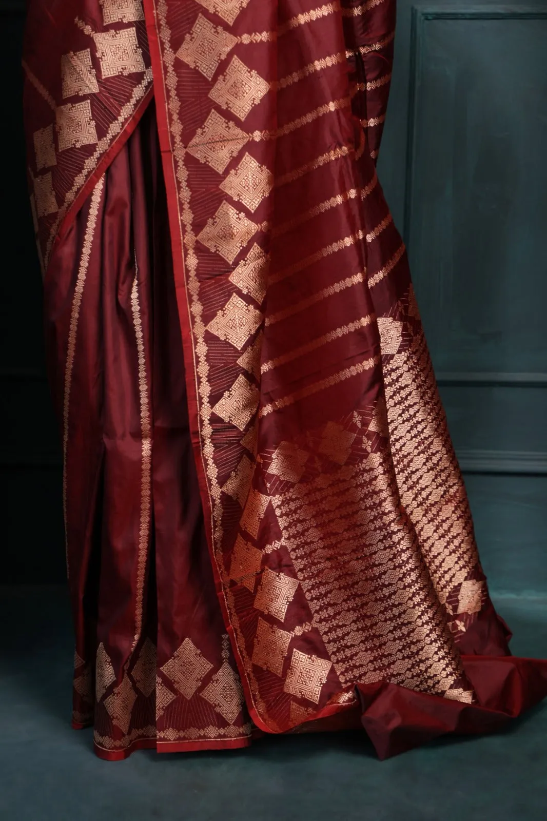 Gorgeous Maroon Soft Silk Saree With Flattering Blouse Piece