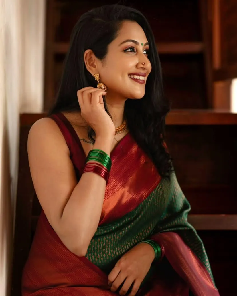 Tremendous Dark Green Soft Silk Saree With Exuberant Blouse Piece